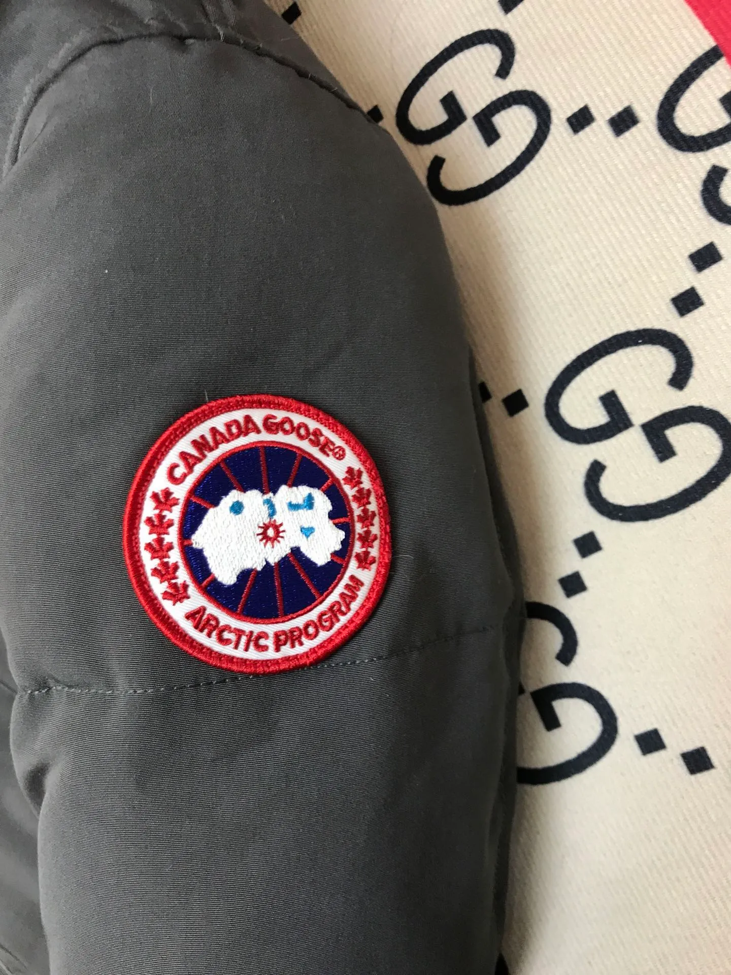 P660 counter quality 🇨🇦canada goose""🇨🇦millan parka 17 styles for men and women, short style without fur collar, chosen by Arctic and Antarctic expedition teams as winter wear, the Rolls Royce of down jackets. ➖ Industry-leading anti-counterfeiting chip sensing. ➖ Imported Behringer embroidery machines and customized embroidery labels, the highest level and industry leading. ➖ Imported Korean 21-count polyester-cotton blended original fabric, tc85 waterproof coating fabric, water-repellent, windproof and wear-resistant. ➖ The new national standard 80 white duck down is filled with an average of 520 grams of down. The amount of down filled is industry-leading. ➖ 100% nylon lon lining with double double-layer sealing design to prevent velvet running, seamless thread design on cuffs! ➖ Western Canadian Green Wolf Collar. ➖ Yoshida ykk provides original custom-made electroplated sliders. The ykk two-way lockable zipper is tight and smooth and does not peel off paint. ➖ 3m composite Velcro is durable, and all accessories and hardware are custom-made. Note: Our copywriting is only simple and clear. Instead of bragging about the copywriting, it is better to compare and understand with samples. Only for the purest, most focused, most professional, highest quality, and highest sex!